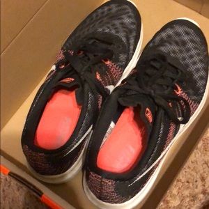 Nike Fury Women’s Sneakers Size 8